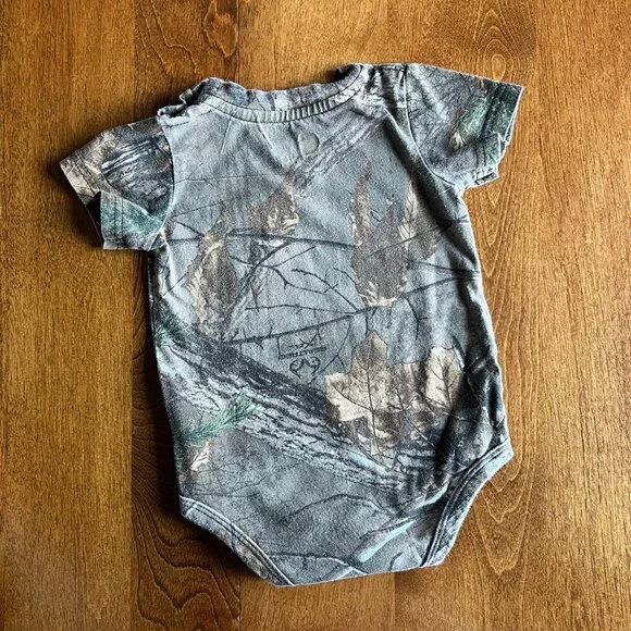 Carhartt camo pocket onesie 12m - Picture 6 of 6